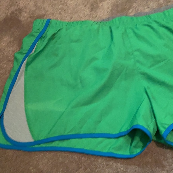 - Women’s Patagonia shorts size:XL - Picture 3 of 5
